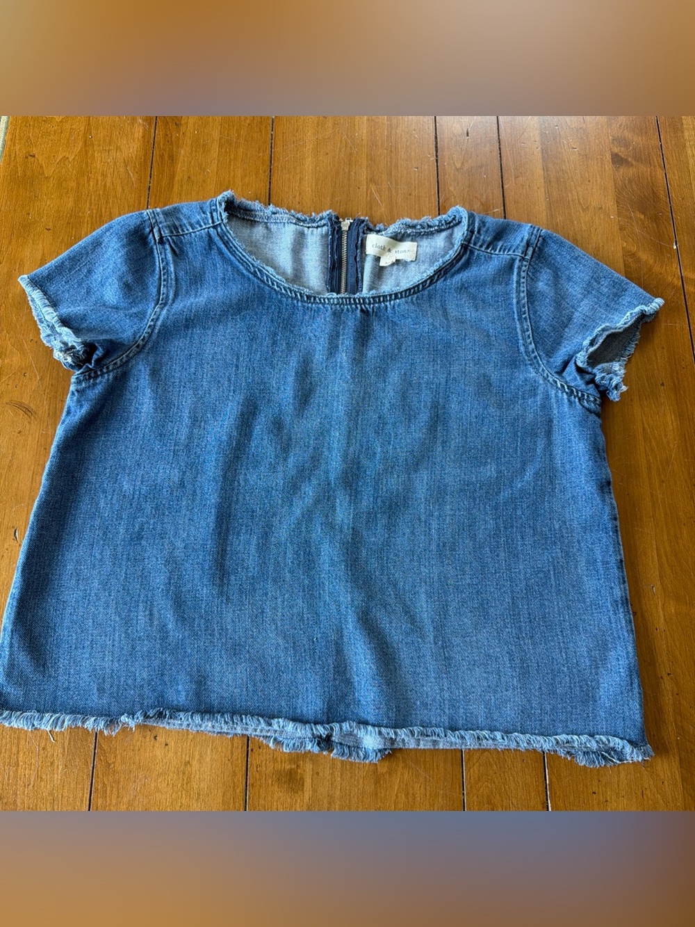 Women’s cloth & stone  Denim Short Sleeve Top - Raw Hemmed Blue Medium